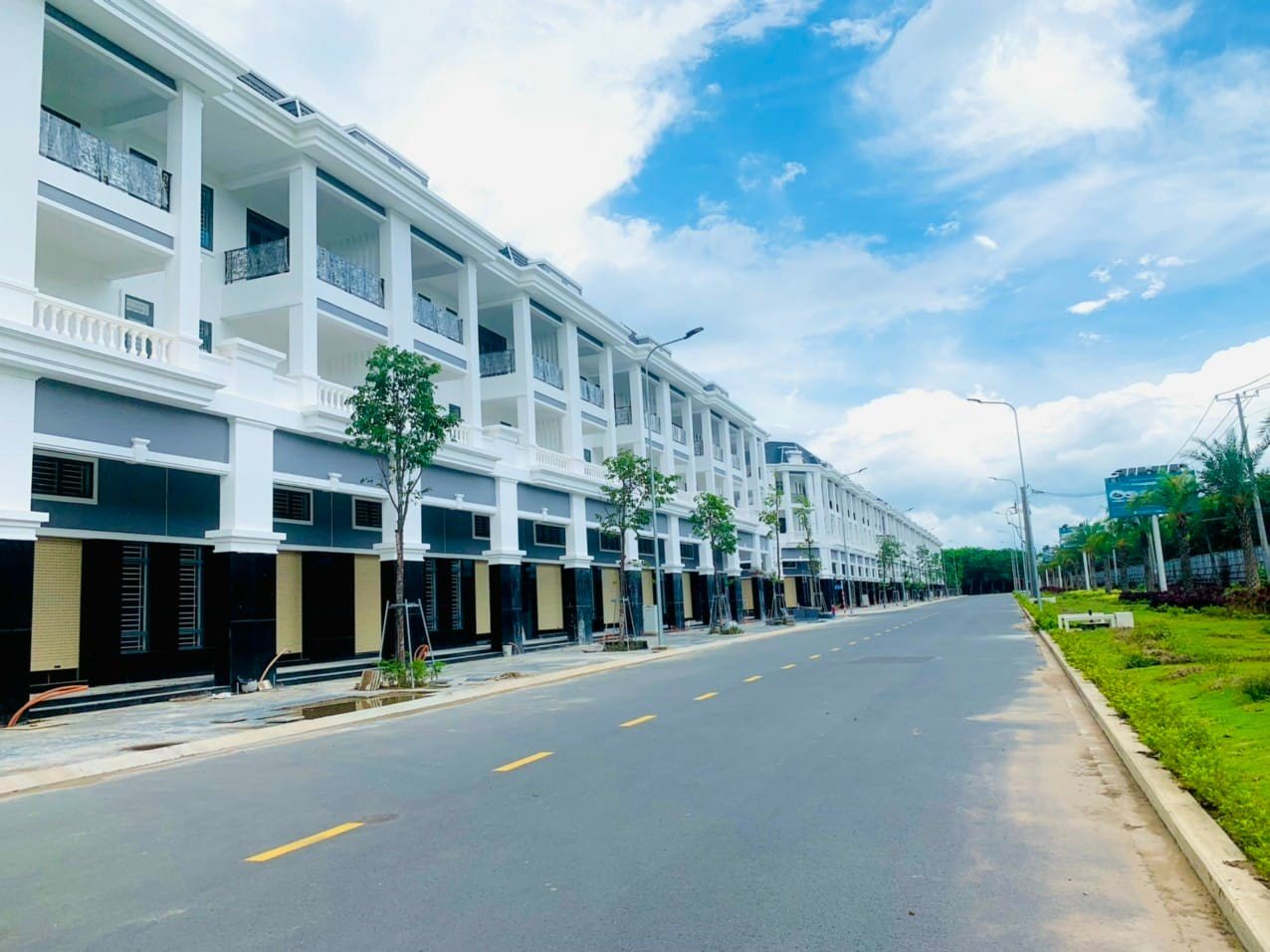 Bán lỗ lô Century City đường lớn, vị trí ngay công viên, SHR 0936039981